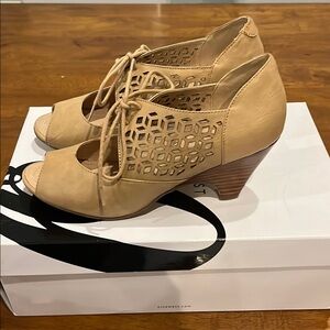 Nine West Tan Peep Toe Heels